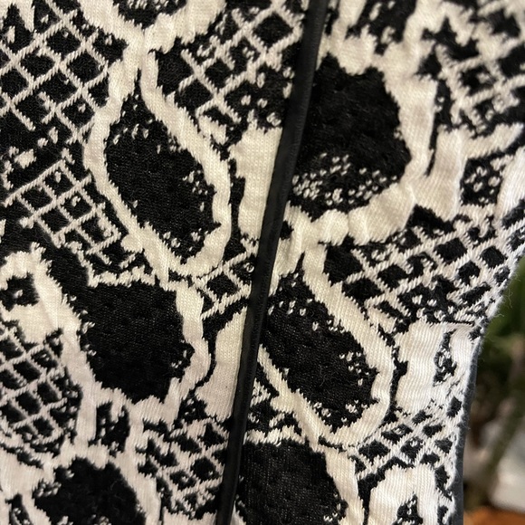 Guess dress size 4-6 - Picture 3 of 8